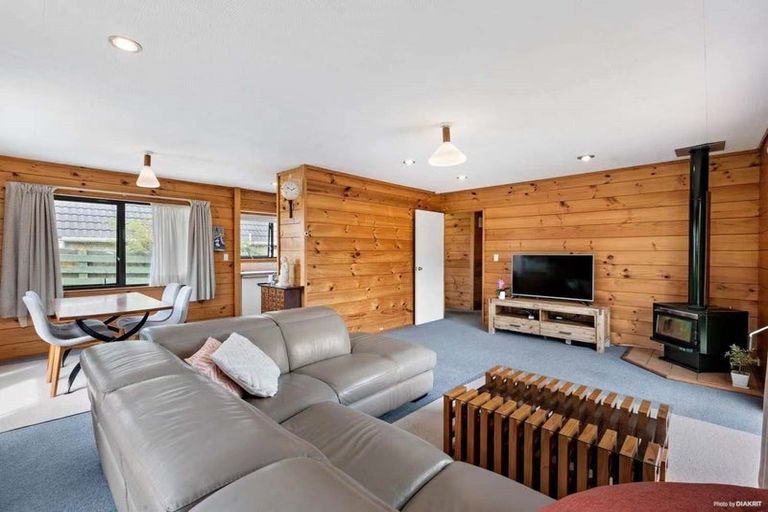 Photo of property in 151 Chivalry Road, Glenfield, Auckland, 0629