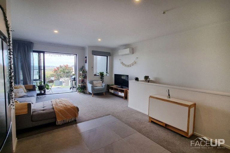 Photo of property in 32/1 Scott Road, Hobsonville, Auckland, 0616