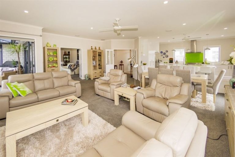 Photo of property in 3 Roseberry Place, Whitianga, 3510