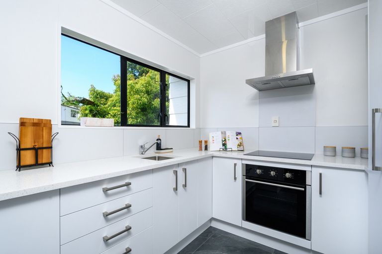 Photo of property in 39 Meadowvale Rise, Titirangi, Auckland, 0604