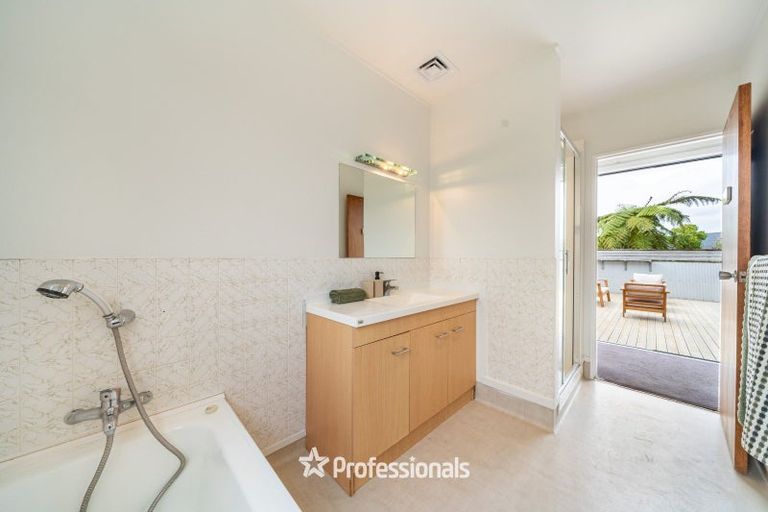 Photo of property in 3 Lone Tree Grove, Kelson, Lower Hutt, 5010