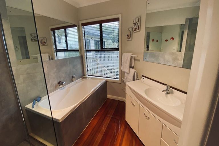 Photo of property in 34 Hayley Lane, East Tamaki Heights, Auckland, 2016