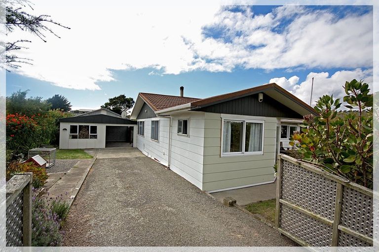 Photo of property in 19 Andrews Street, Foxton Beach, Foxton, 4815