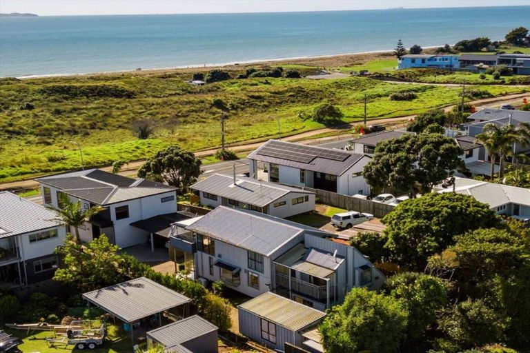 Photo of property in 988 Papamoa Beach Road, Papamoa Beach, Papamoa, 3118