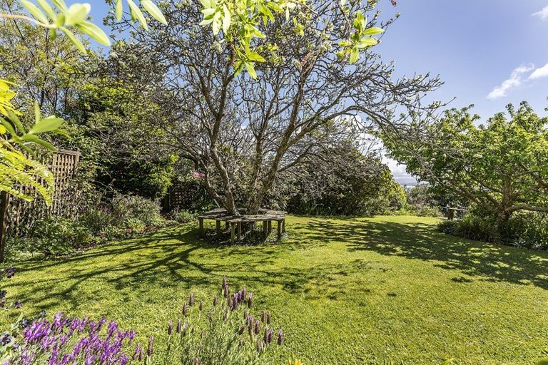 Photo of property in 25 Tai Paku Paku Road, Karaka Bays, Wellington, 6022