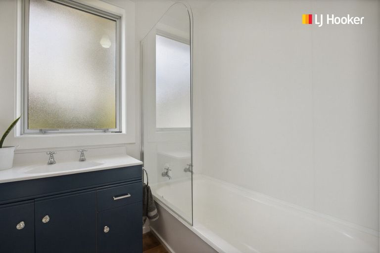 Photo of property in 43 Shandon Road, Vauxhall, Dunedin, 9013