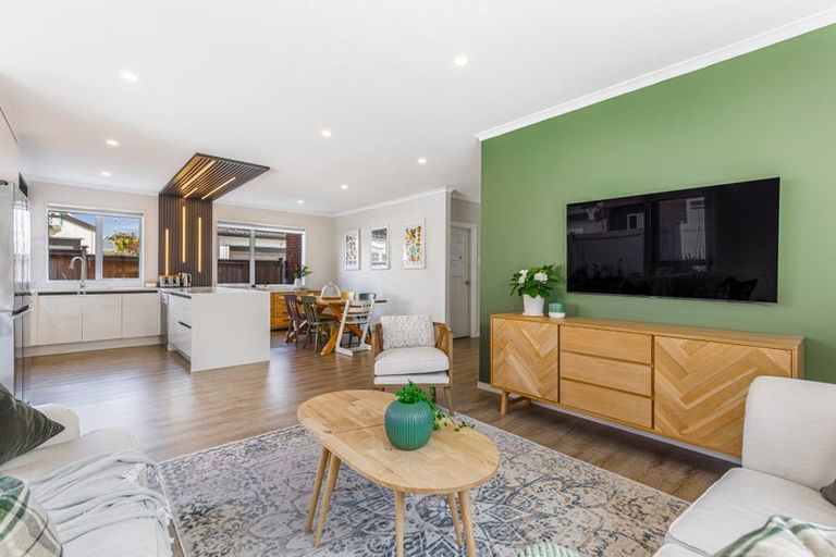 Photo of property in 5 Dawnhaven Drive, Te Atatu Peninsula, Auckland, 0610