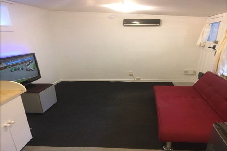 Photo of property in 90 Russell Terrace, Berhampore, Wellington, 6023