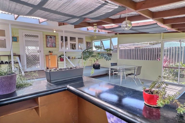 Photo of property in 82 Ferry Road, Clive, 4102