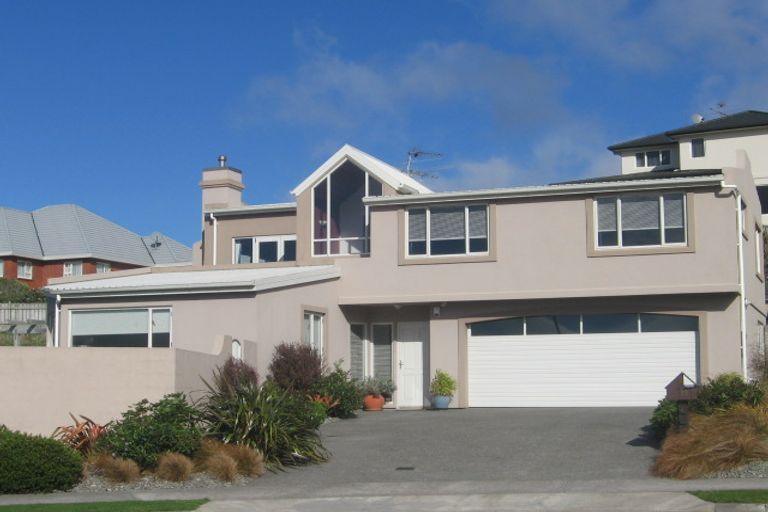 Photo of property in 18 Neston Grove, Churton Park, Wellington, 6037