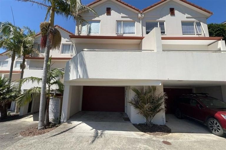 Photo of property in 1/48a Exmouth Road, Northcote, Auckland, 0627