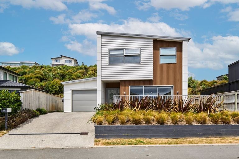 Photo of property in 4b Kaiaho Close, Aotea, Porirua, 5024
