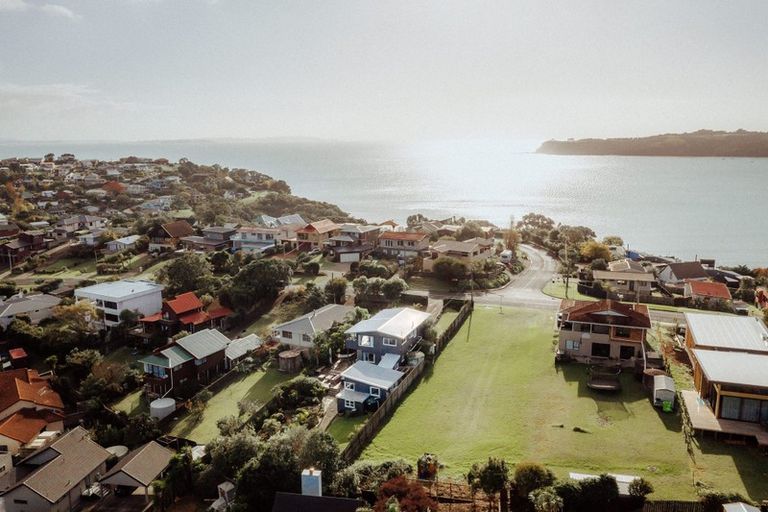 Photo of property in 22 Melandra Road, Stanmore Bay, Whangaparaoa, 0932