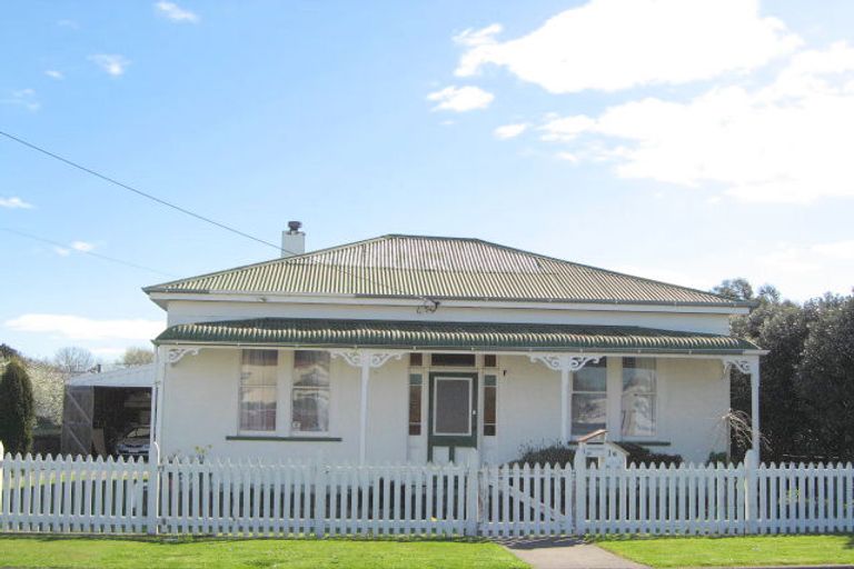 Photo of property in 16 Robert Street, Marton, 4710