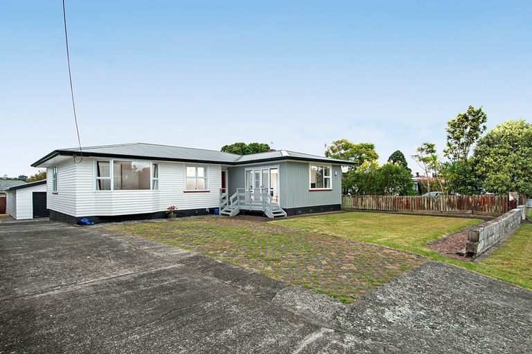 Photo of property in 9 Edgerton Road, Te Atatu Peninsula, Auckland, 0610