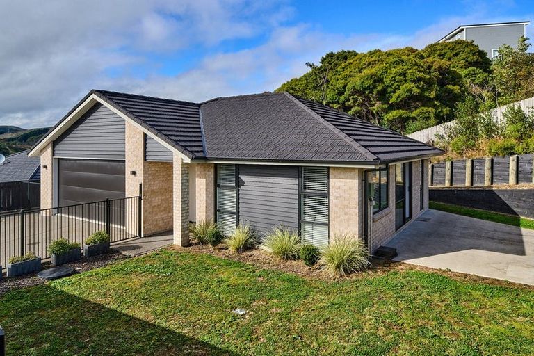 Photo of property in 6 Topsail Way, Whitby, Porirua, 5024