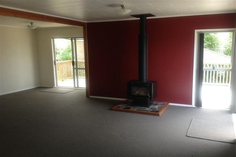 Photo of property in 18 Pipitea Place, Massey, Auckland, 0614