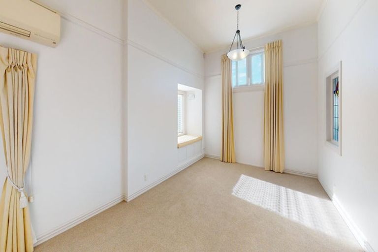 Photo of property in 16 Pirie Street, Palmerston North, 4410