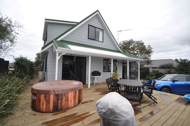 Photo of property in 23 Saint Johns Avenue, Tuakau, 2121