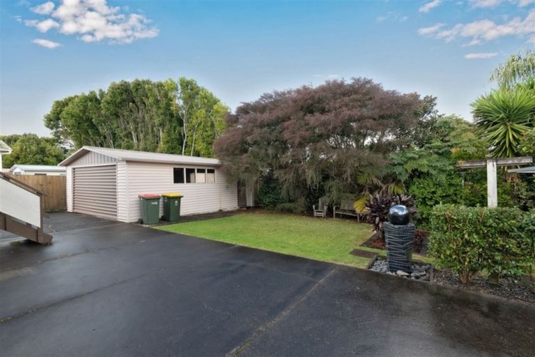 Photo of property in 9 Darren Crescent, Half Moon Bay, Auckland, 2012