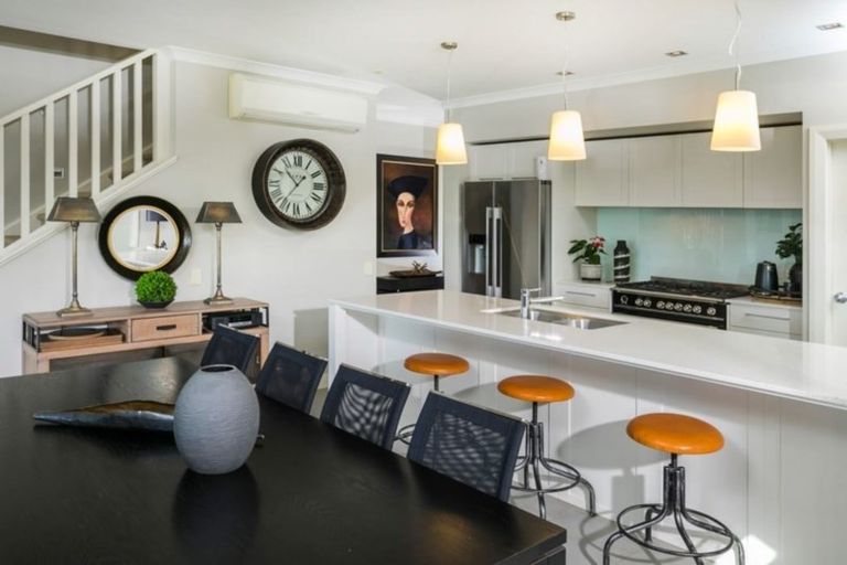 Photo of property in 15 Landmark Terrace, Orewa, 0931