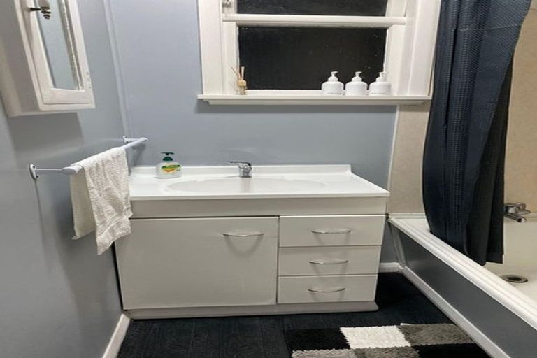 Photo of property in 24 Palmer Crescent, Silverstream, Upper Hutt, 5019