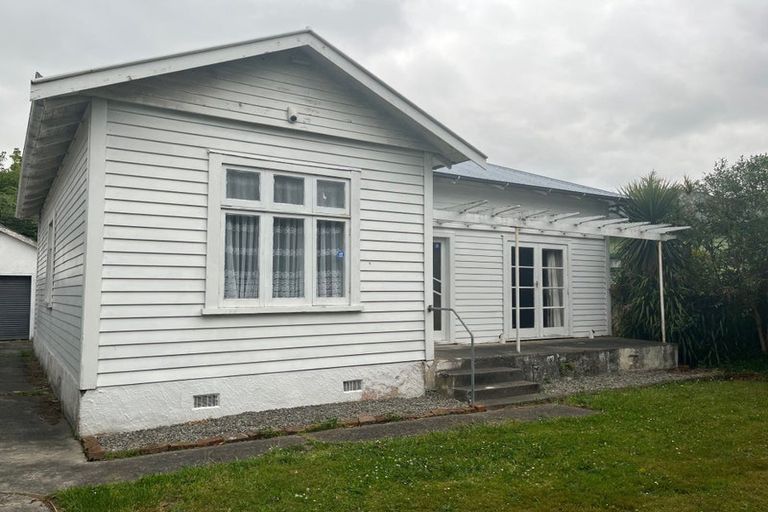 Photo of property in 28 Colombo Street, Hokowhitu, Palmerston North, 4410