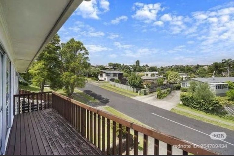 Photo of property in 13 Robbies Road, Shelly Park, Auckland, 2014