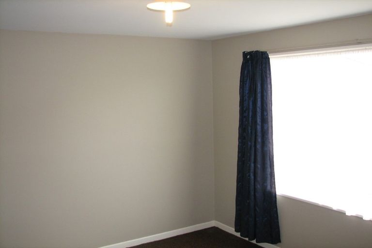 Photo of property in 8c Kruse Place, Redwood, Christchurch, 8051