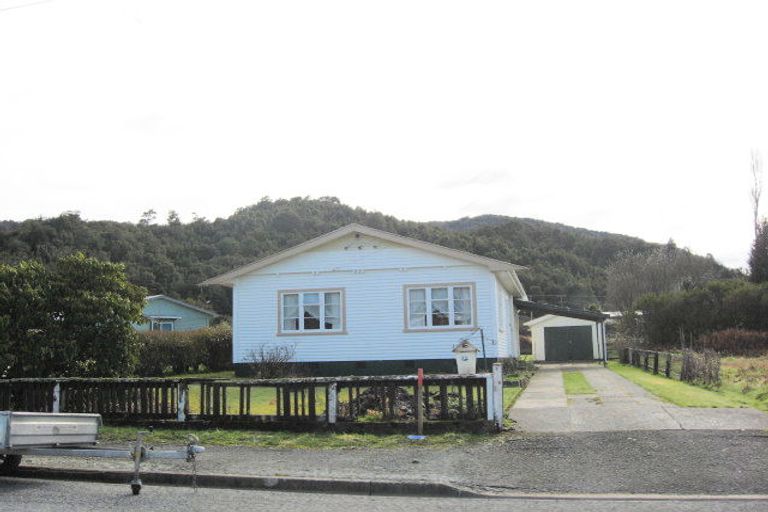 Photo of property in 32 Hilton Street, Blackball, 7804