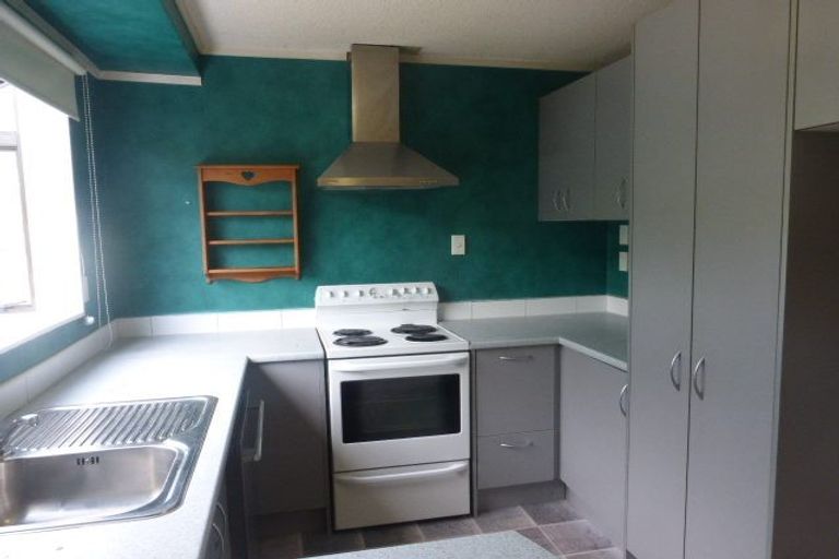 Photo of property in 12 Netherlands Avenue, Kelston, Auckland, 0602