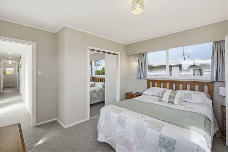 Photo of property in 24 Featherston Street, Levin, 5510