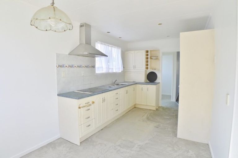 Photo of property in 14 Ewbank Place, Manurewa, Auckland, 2102