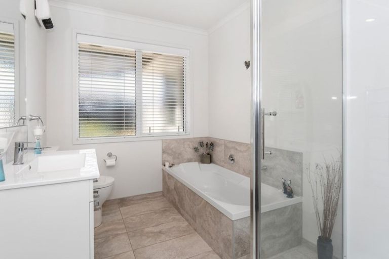 Photo of property in 17 Blanche Road, Papamoa Beach, Papamoa, 3118