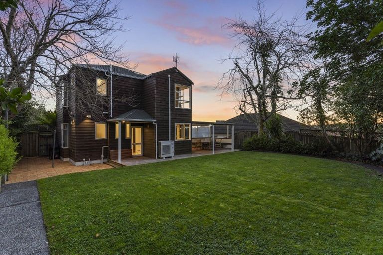 Photo of property in 11 Chedworth Drive, Glenfield, Auckland, 0629