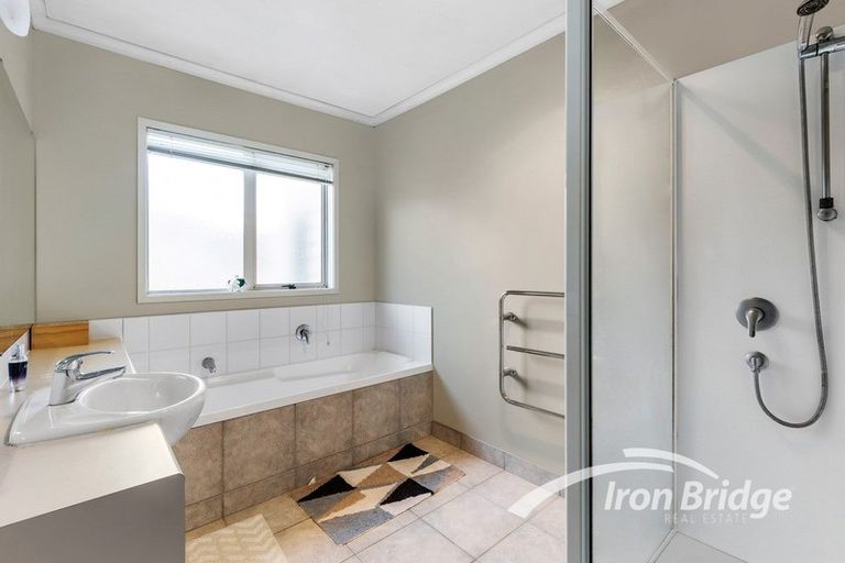 Photo of property in 18 Totara Views Drive, Red Beach, 0932