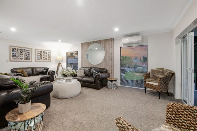 Photo of property in 42 Albatross Road, Red Beach, 0932