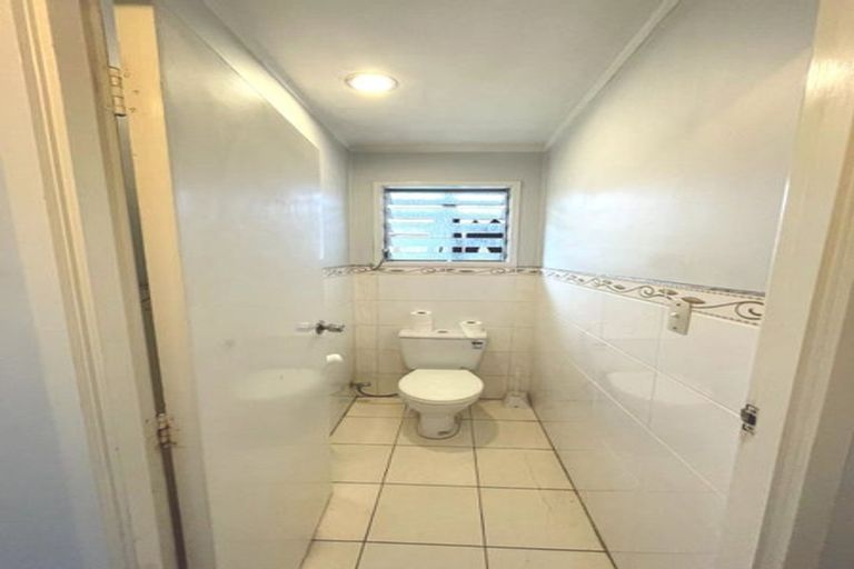 Photo of property in 32 Preston Avenue, Henderson, Auckland, 0610