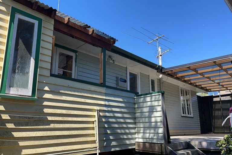 Photo of property in 30 Gilliam Street, New Lynn, Auckland, 0600