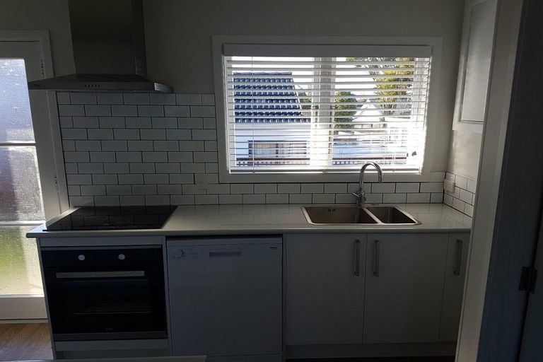 Photo of property in 4/27 Nikau Street, New Lynn, Auckland, 0600