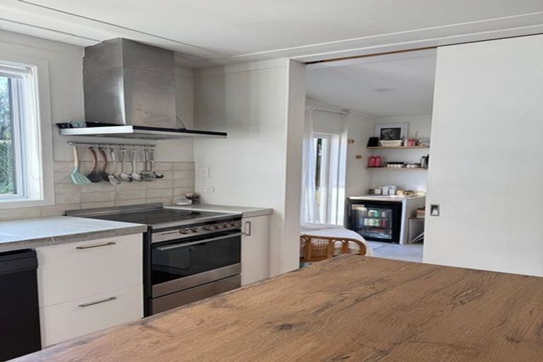 Photo of property in 55 Sunset Road, Totara Vale, Auckland, 0632