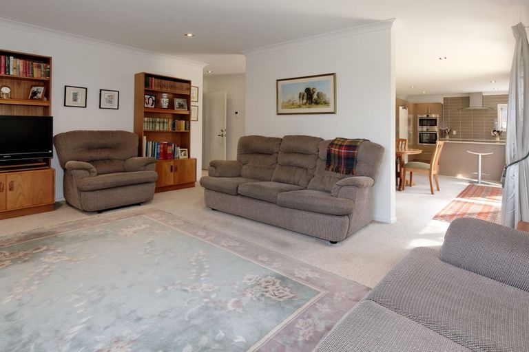 Photo of property in 22d Shetland Street, Glen Eden, Auckland, 0602