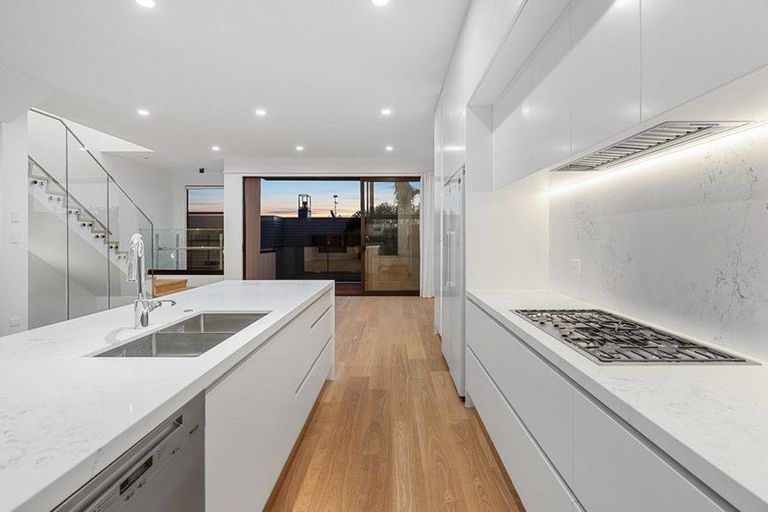 Photo of property in 50c Killarney Street, Takapuna, Auckland, 0622