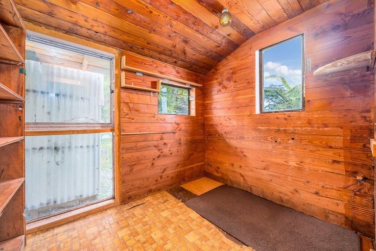 Photo of property in 10 Seymour Road, Sunnyvale, Auckland, 0612