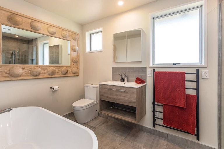 Photo of property in 52 Woodend Road, Woodend, 7610