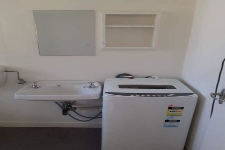 Photo of property in Beresford Apartments, 17/118u Russell Terrace, Berhampore, Wellington, 6023
