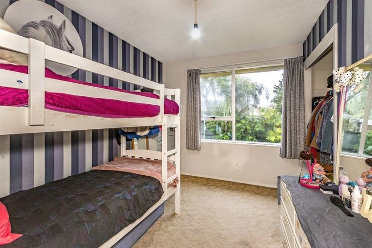 Photo of property in 45 Oakley Crescent, Hornby, Christchurch, 8042