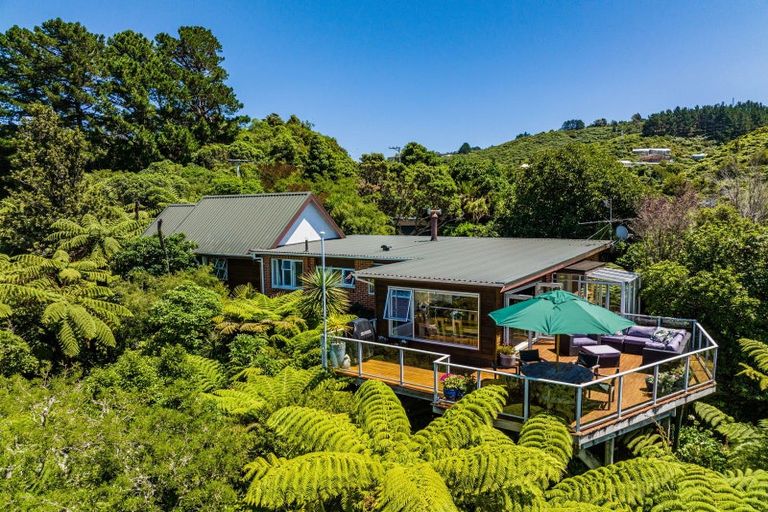 Photo of property in 60 Pomare Road, Tirohanga, Lower Hutt, 5010