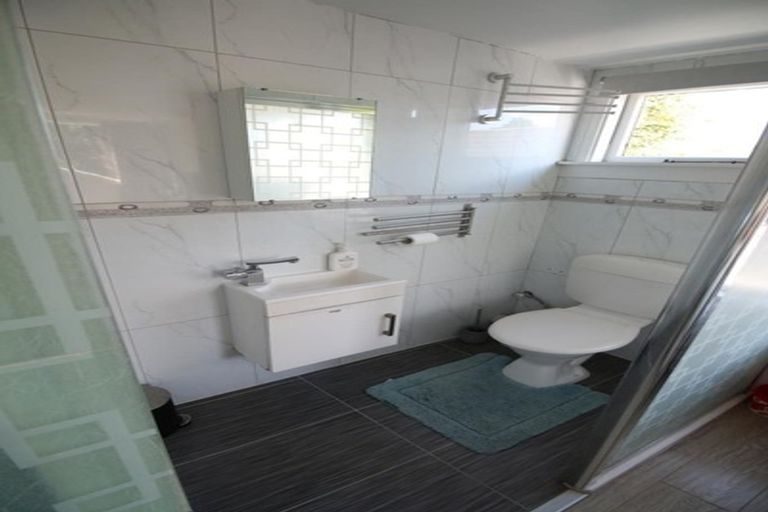 Photo of property in 2/18 Reid Road, New Lynn, Auckland, 0600