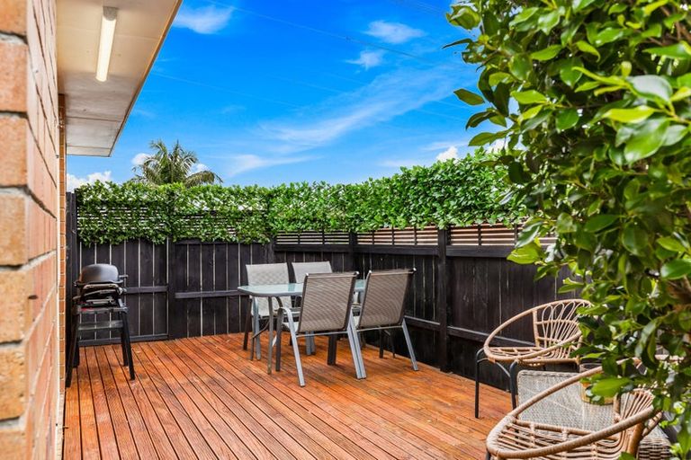 Photo of property in 2/8 Crewe Close, Albany, Auckland, 0632